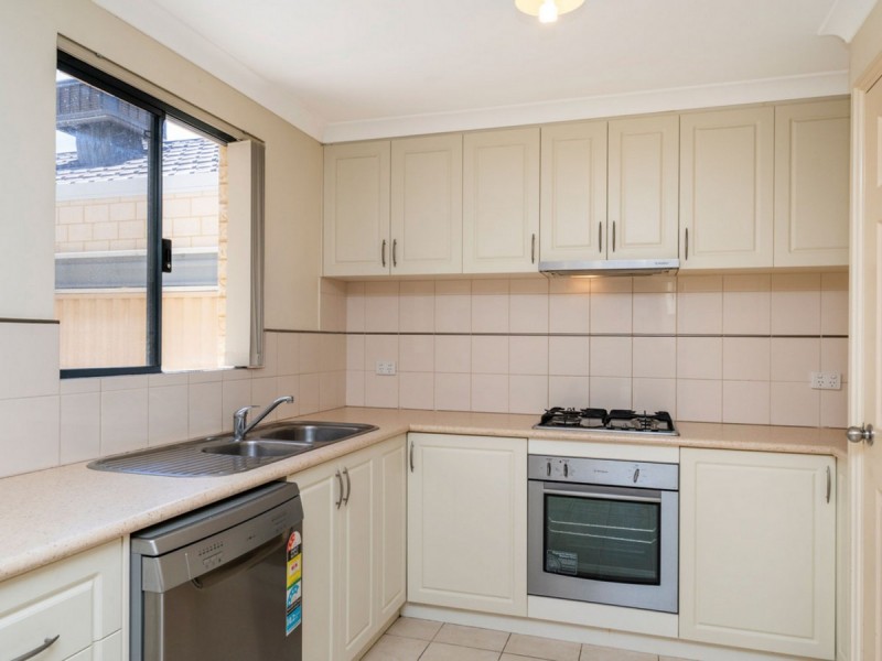 2/67 Aquaviva Circle, Viveash WA 6056