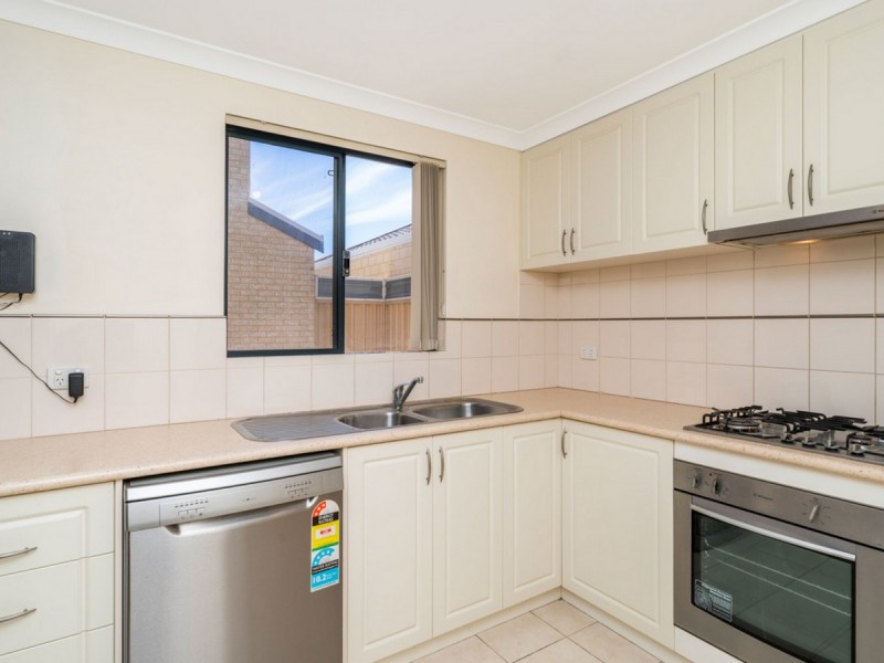 2/67 Aquaviva Circle, Viveash WA 6056