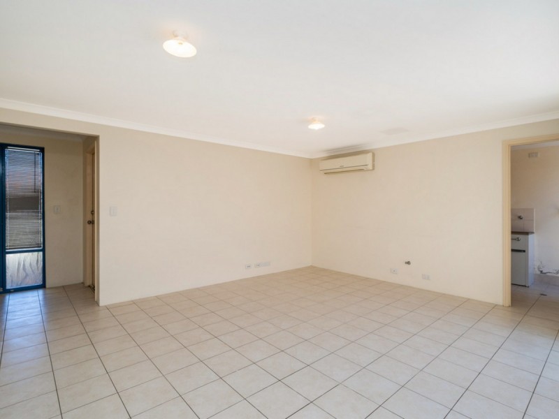 2/67 Aquaviva Circle, Viveash WA 6056