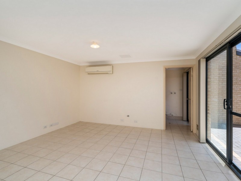 2/67 Aquaviva Circle, Viveash WA 6056