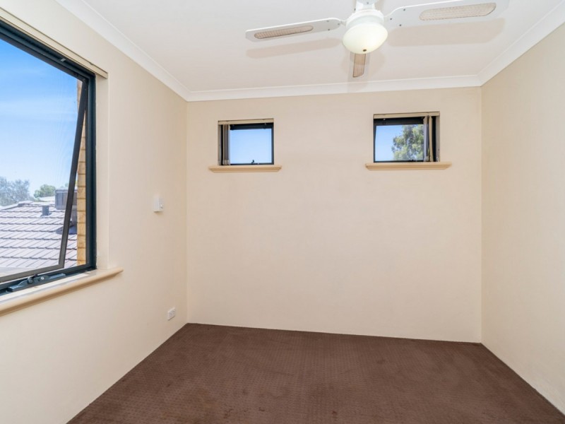 2/67 Aquaviva Circle, Viveash WA 6056