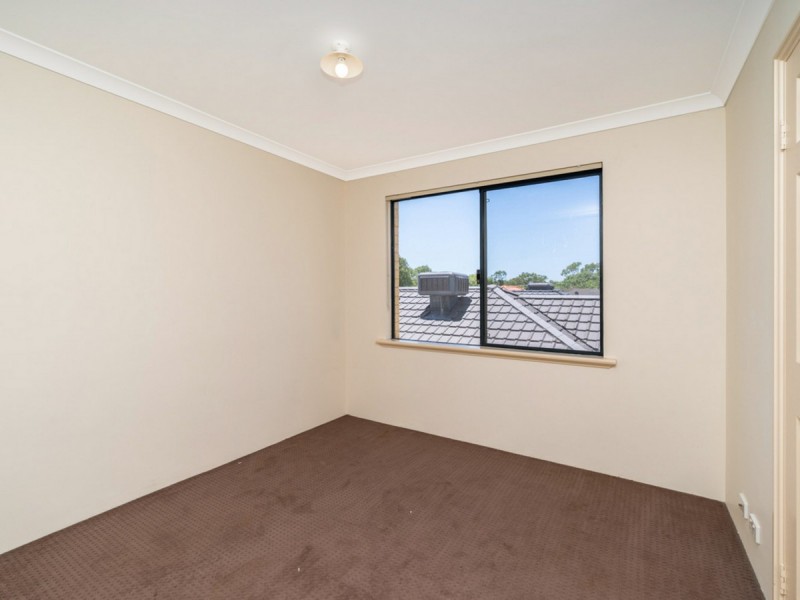 2/67 Aquaviva Circle, Viveash WA 6056