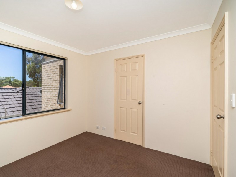 2/67 Aquaviva Circle, Viveash WA 6056