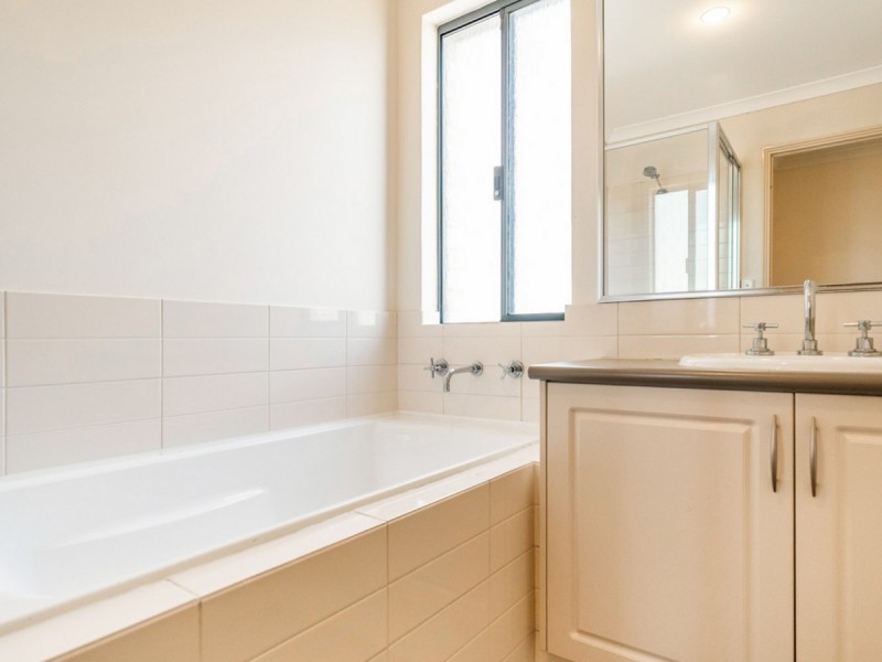 2/67 Aquaviva Circle, Viveash WA 6056