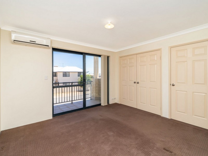 2/67 Aquaviva Circle, Viveash WA 6056