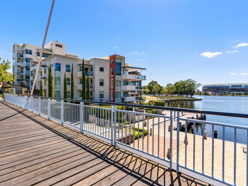 18/1 Henry Lawson Walk, East Perth WA 6004