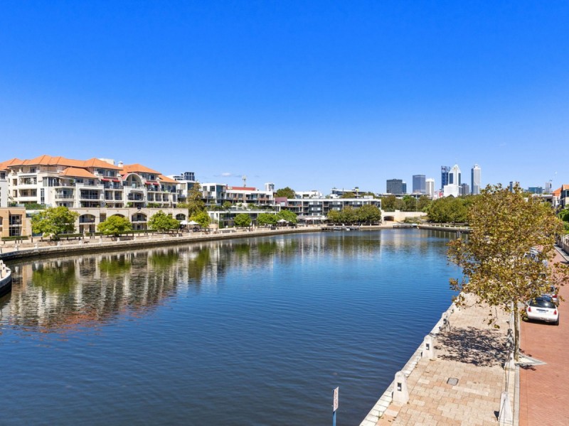 18/1 Henry Lawson Walk, East Perth WA 6004