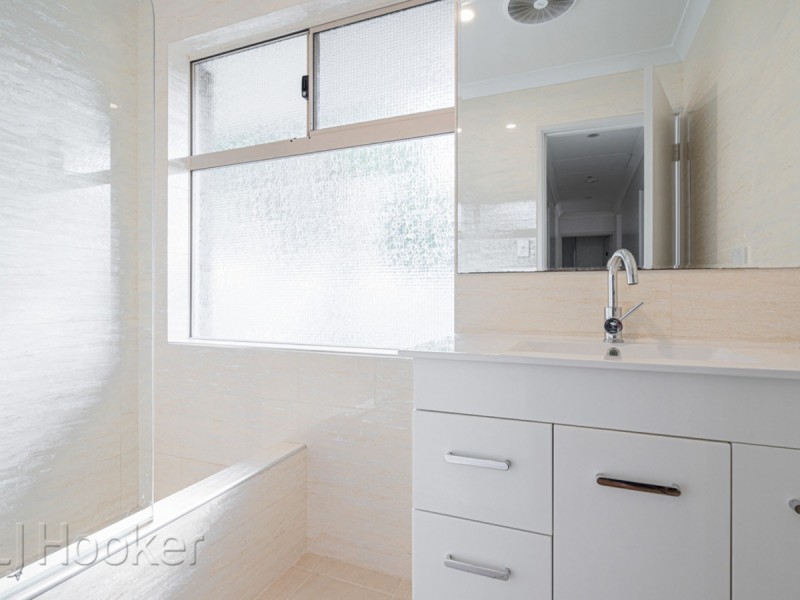 11 Grimbsy Close, Kenwick WA 6107