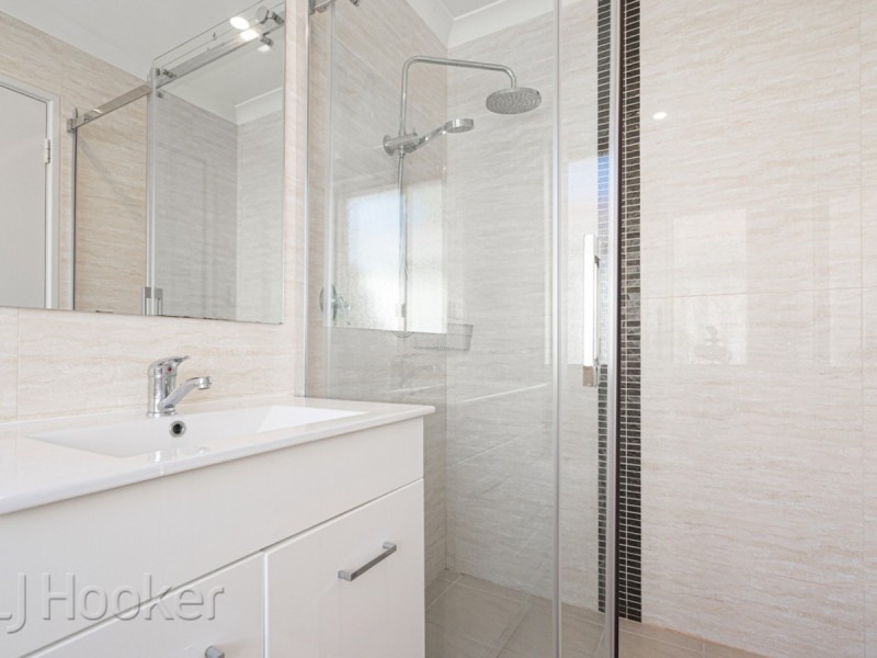 11 Grimbsy Close, Kenwick WA 6107