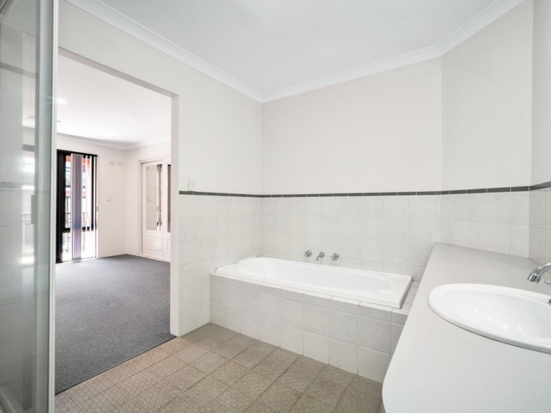 6 Flagstaff Lane, East Perth WA 6004