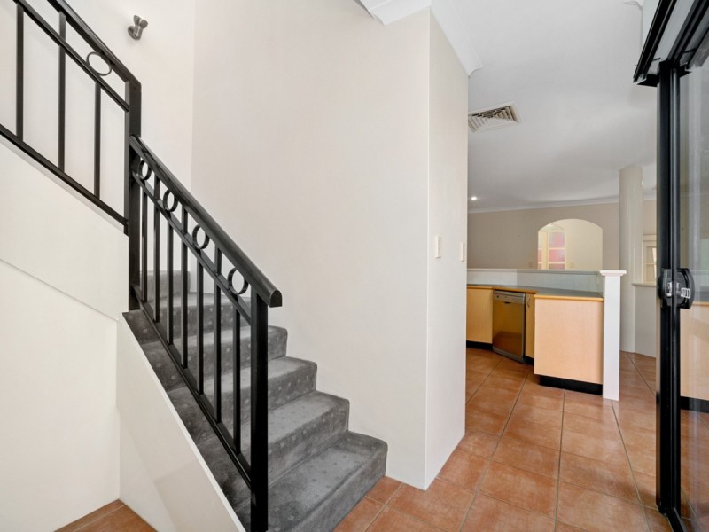 6 Flagstaff Lane, East Perth WA 6004