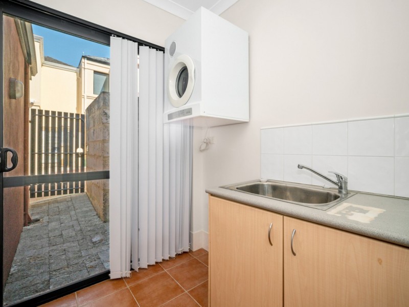 6 Flagstaff Lane, East Perth WA 6004