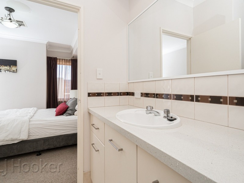 39/11 Regal Place, East Perth WA 6004