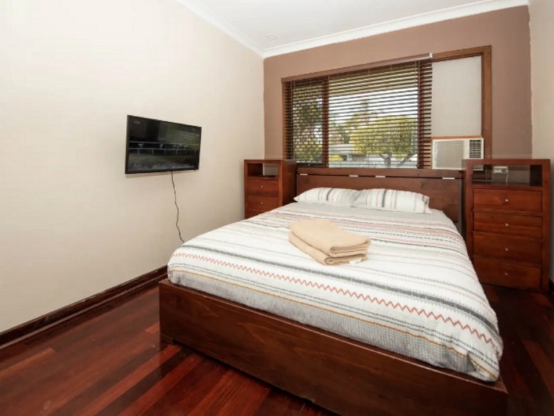 15 Crellin Way, Cloverdale WA 6105