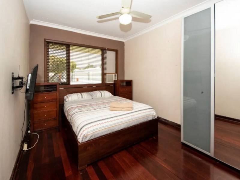 15 Crellin Way, Cloverdale WA 6105