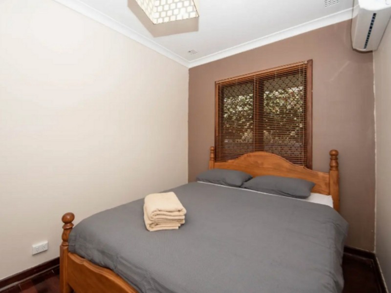 15 Crellin Way, Cloverdale WA 6105