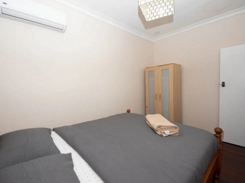 15 Crellin Way, Cloverdale WA 6105