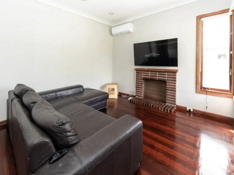 15 Crellin Way, Cloverdale WA 6105