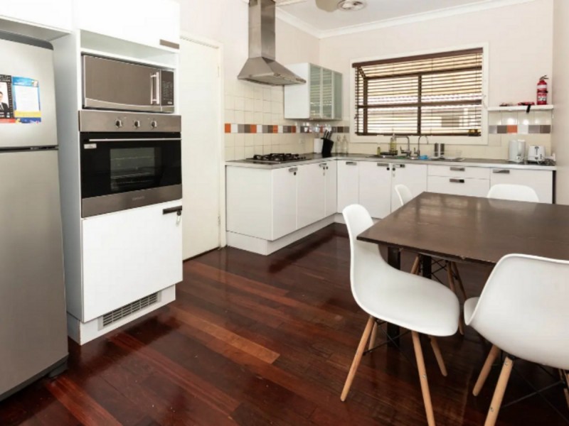 15 Crellin Way, Cloverdale WA 6105