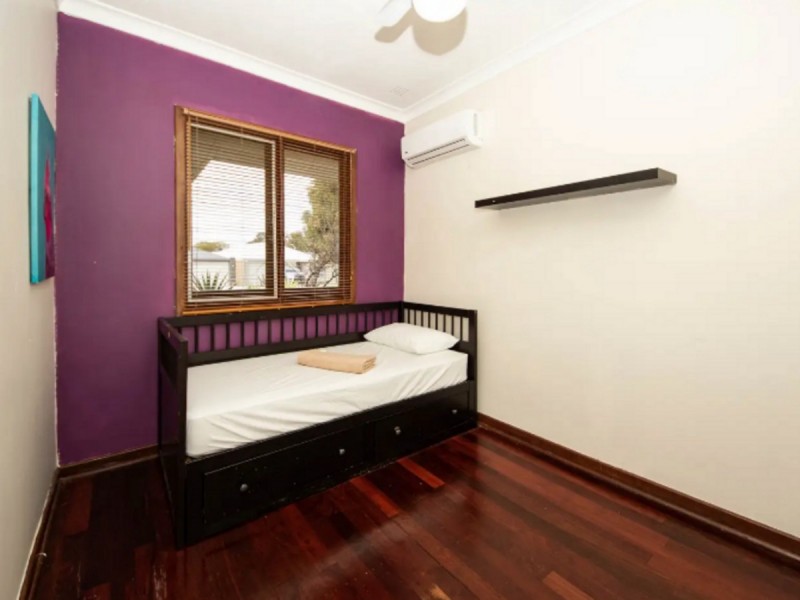 15 Crellin Way, Cloverdale WA 6105