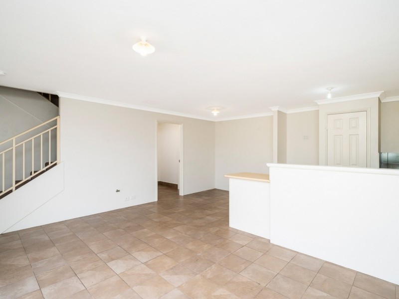 1/67 Aquaviva Circle, Viveash WA 6056
