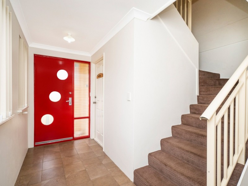 1/67 Aquaviva Circle, Viveash WA 6056