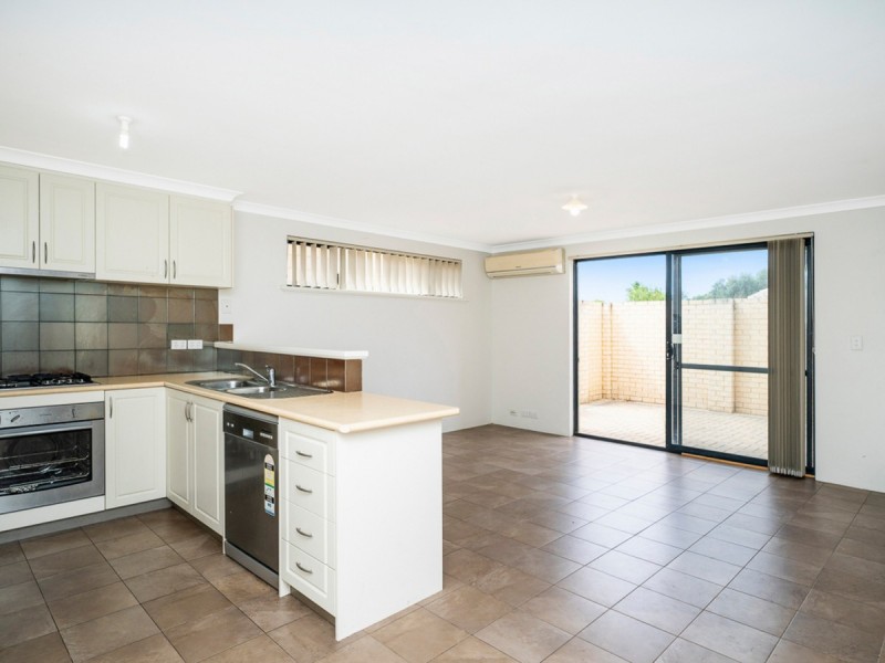 1/67 Aquaviva Circle, Viveash WA 6056
