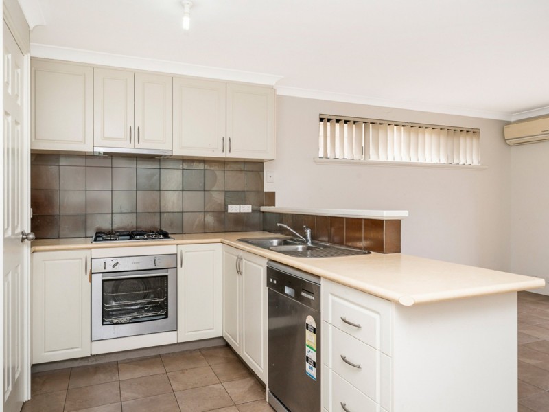 1/67 Aquaviva Circle, Viveash WA 6056