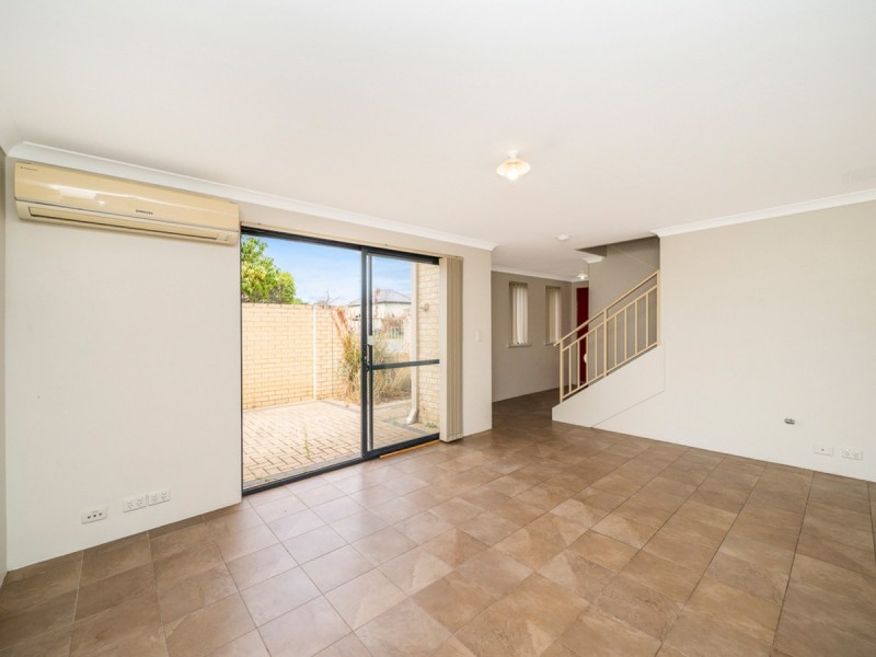 1/67 Aquaviva Circle, Viveash WA 6056
