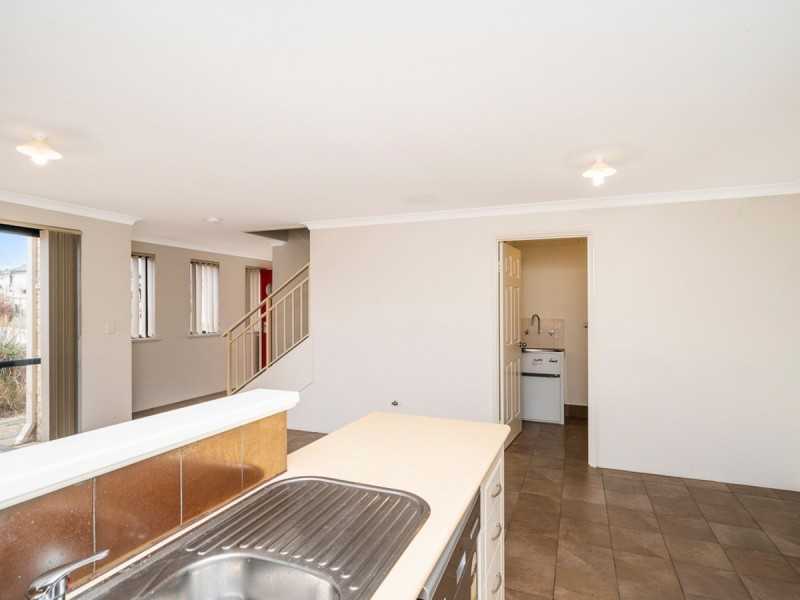 1/67 Aquaviva Circle, Viveash WA 6056