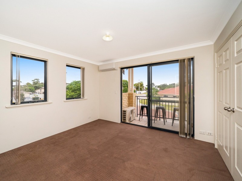 1/67 Aquaviva Circle, Viveash WA 6056