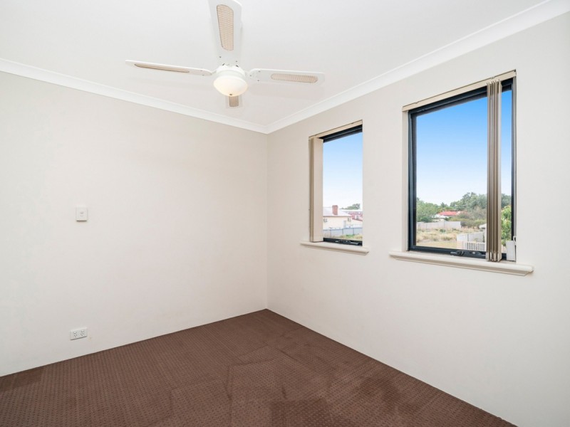 1/67 Aquaviva Circle, Viveash WA 6056
