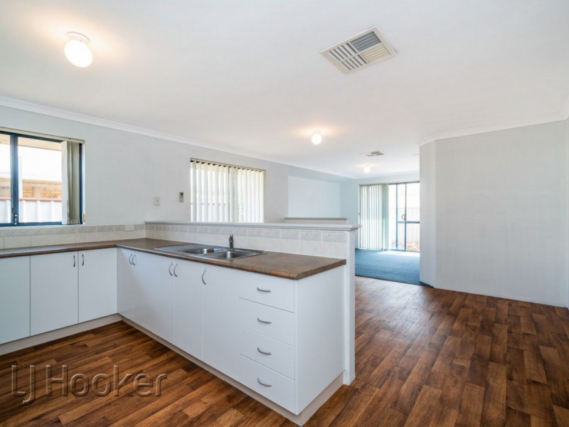 24 Spoonbill Place, Queens Park WA 6107