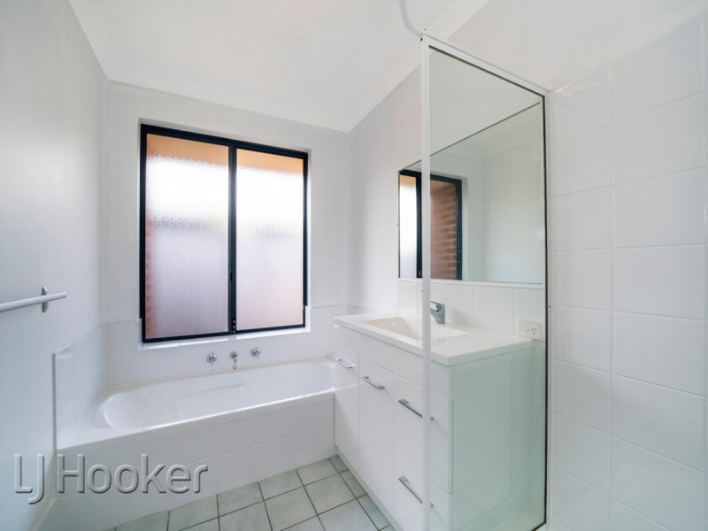 24 Spoonbill Place, Queens Park WA 6107