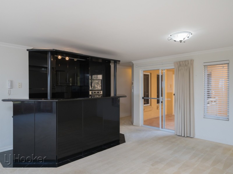 4/30 Waterloo Crescent, East Perth WA 6004