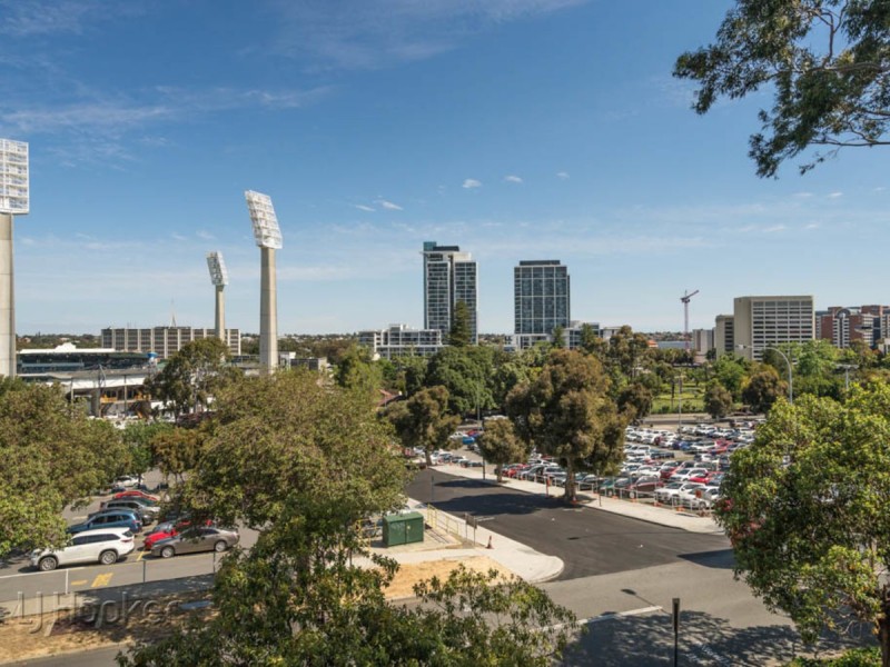 4/30 Waterloo Crescent, East Perth WA 6004