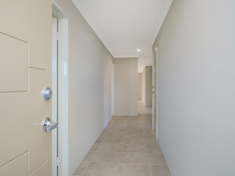 89 Serpentine Drive, South Guildford WA 6055