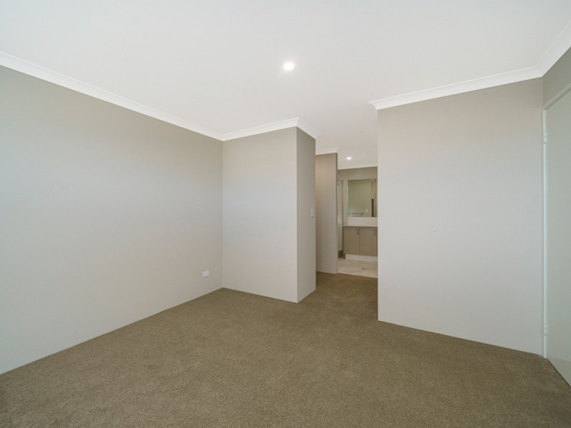 89 Serpentine Drive, South Guildford WA 6055