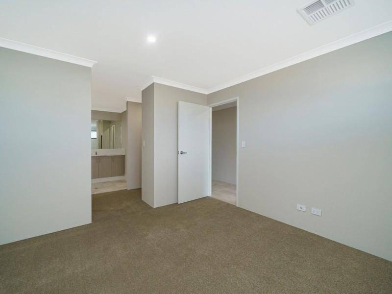 89 Serpentine Drive, South Guildford WA 6055