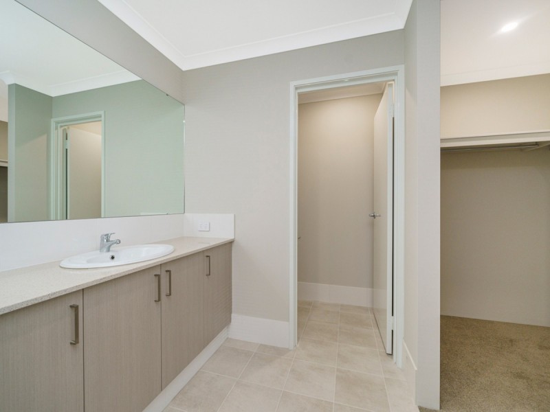 89 Serpentine Drive, South Guildford WA 6055