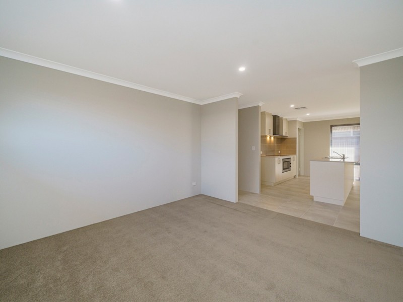 89 Serpentine Drive, South Guildford WA 6055
