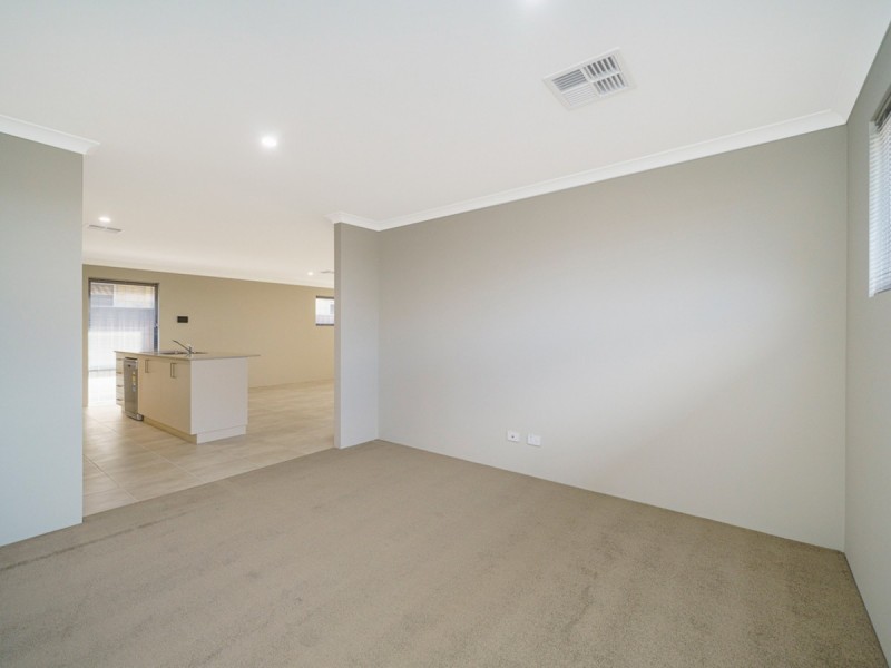 89 Serpentine Drive, South Guildford WA 6055