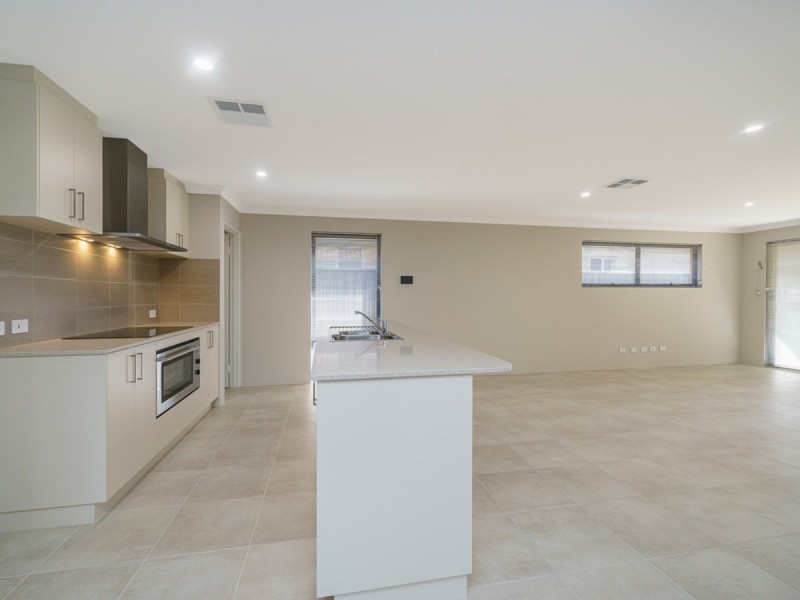 89 Serpentine Drive, South Guildford WA 6055