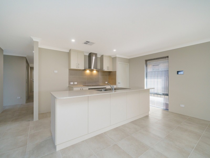 89 Serpentine Drive, South Guildford WA 6055