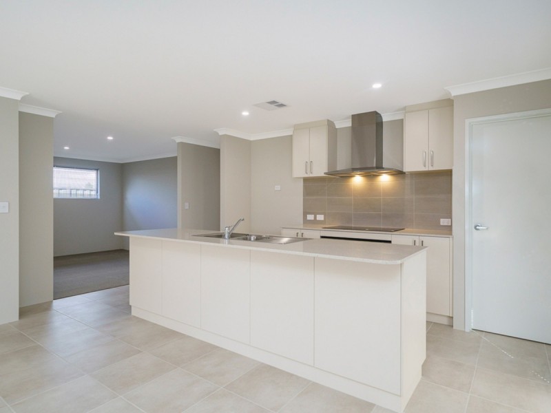 89 Serpentine Drive, South Guildford WA 6055