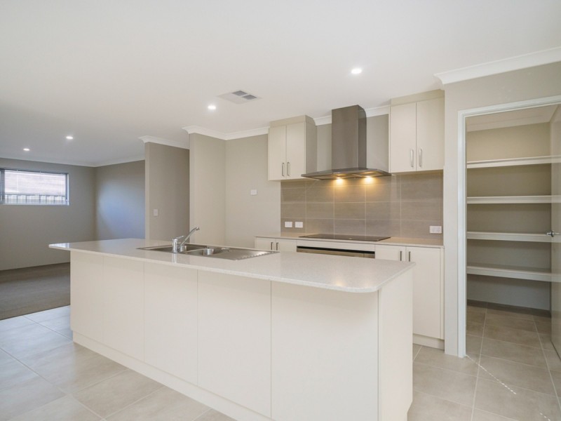 89 Serpentine Drive, South Guildford WA 6055