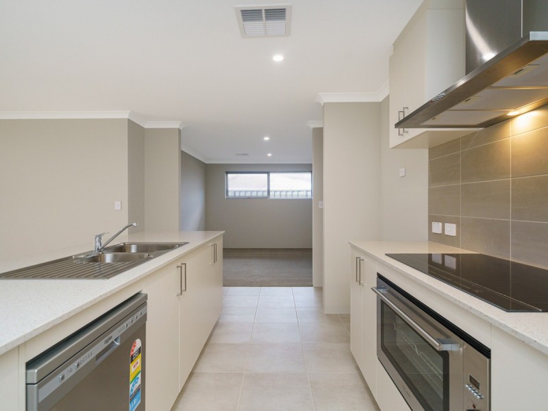 89 Serpentine Drive, South Guildford WA 6055