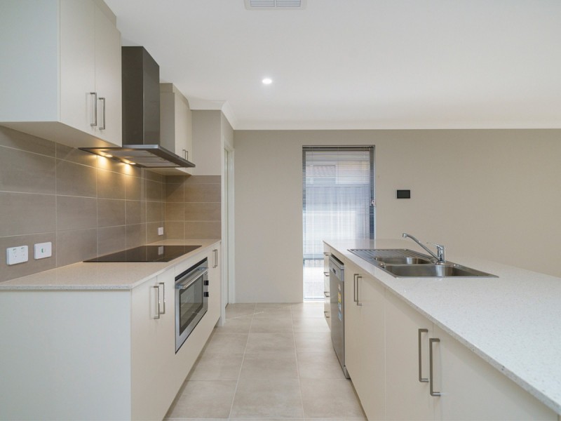 89 Serpentine Drive, South Guildford WA 6055