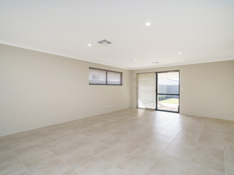 89 Serpentine Drive, South Guildford WA 6055