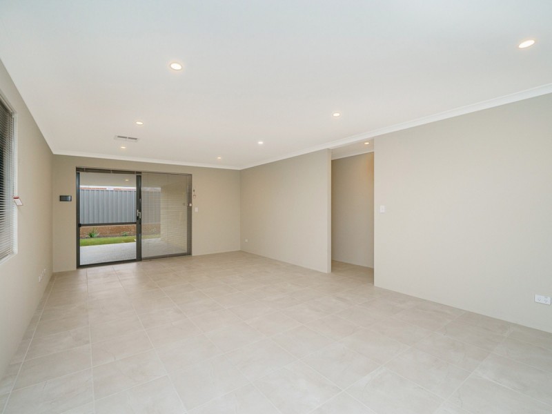 21 Karreen Way, South Guildford WA 6055